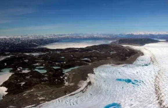 格陵兰惊人融冰　天辰注册大冰原惊现川流