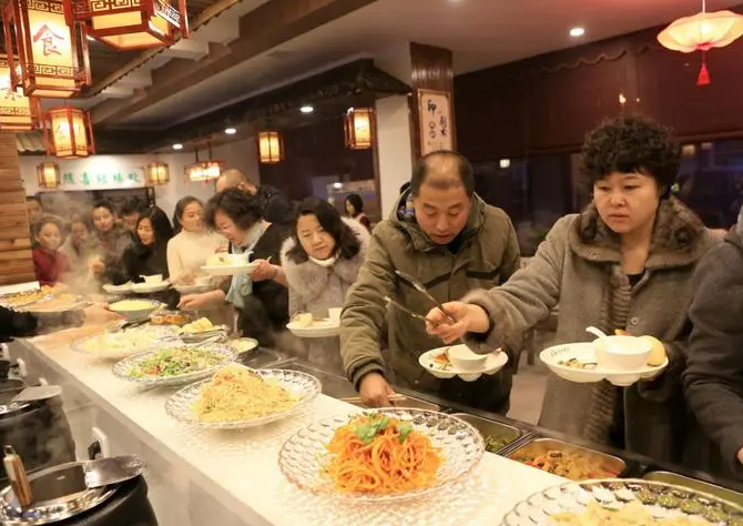 天辰注册政协委员考察连锁酒店 倡导素食和低碳生活